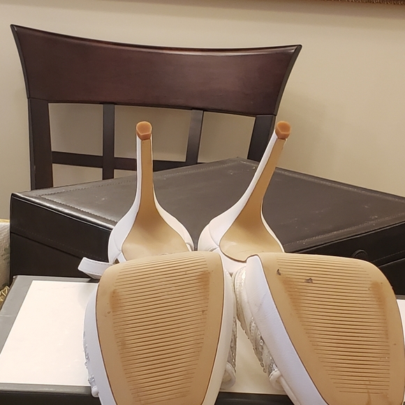 ALDO white bling stiletto heels, size 8, heels approx 4 inches vg pre-owned cond - Picture 4 of 6